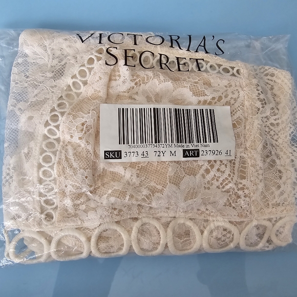 Victoria Secret Lace High-Neck Bralette - Picture 7 of 7